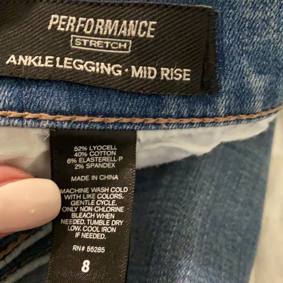 Express distressed jeans, size 8 - Picture 5 of 5